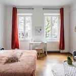Apartment Getaway To 6travelers